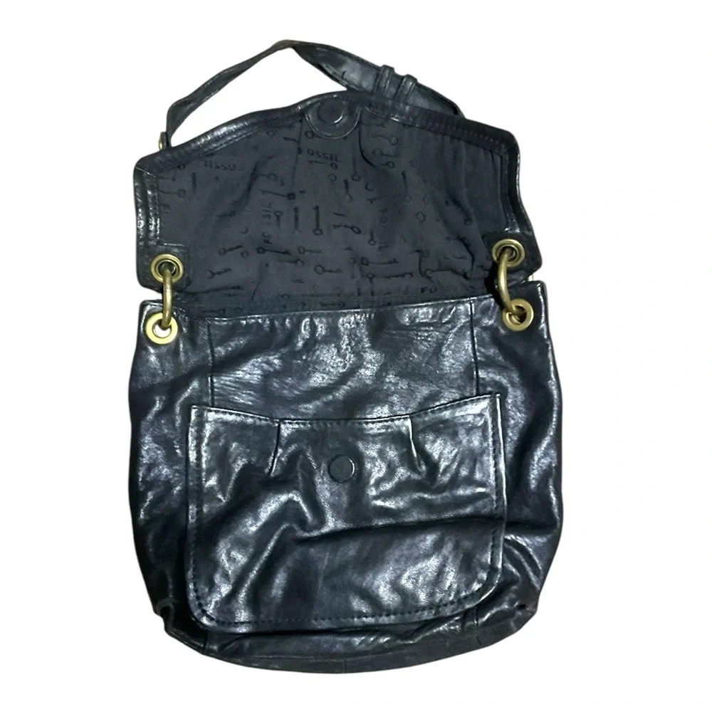 🖤 Fossil Black Leather Shoulder Bag – Vintage Style with Brass Hardware‎